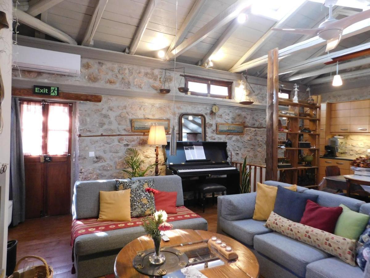Agoriani Art Suite - 4 Seasons' Natural Living Lilaia Bagian luar foto