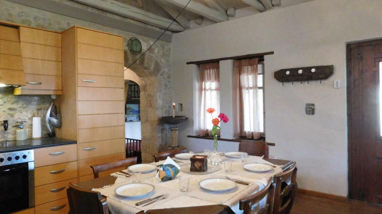 Agoriani Art Suite - 4 Seasons' Natural Living Lilaia Bagian luar foto