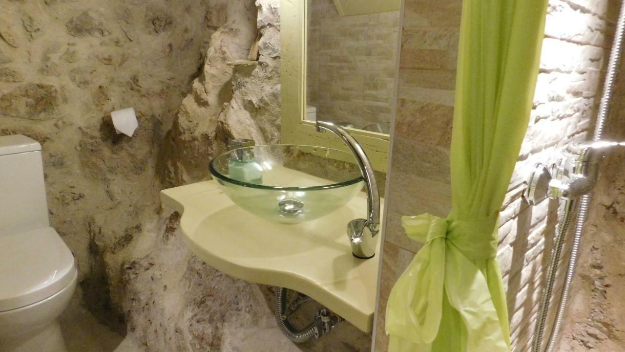 Agoriani Art Suite - 4 Seasons' Natural Living Lilaia Bagian luar foto